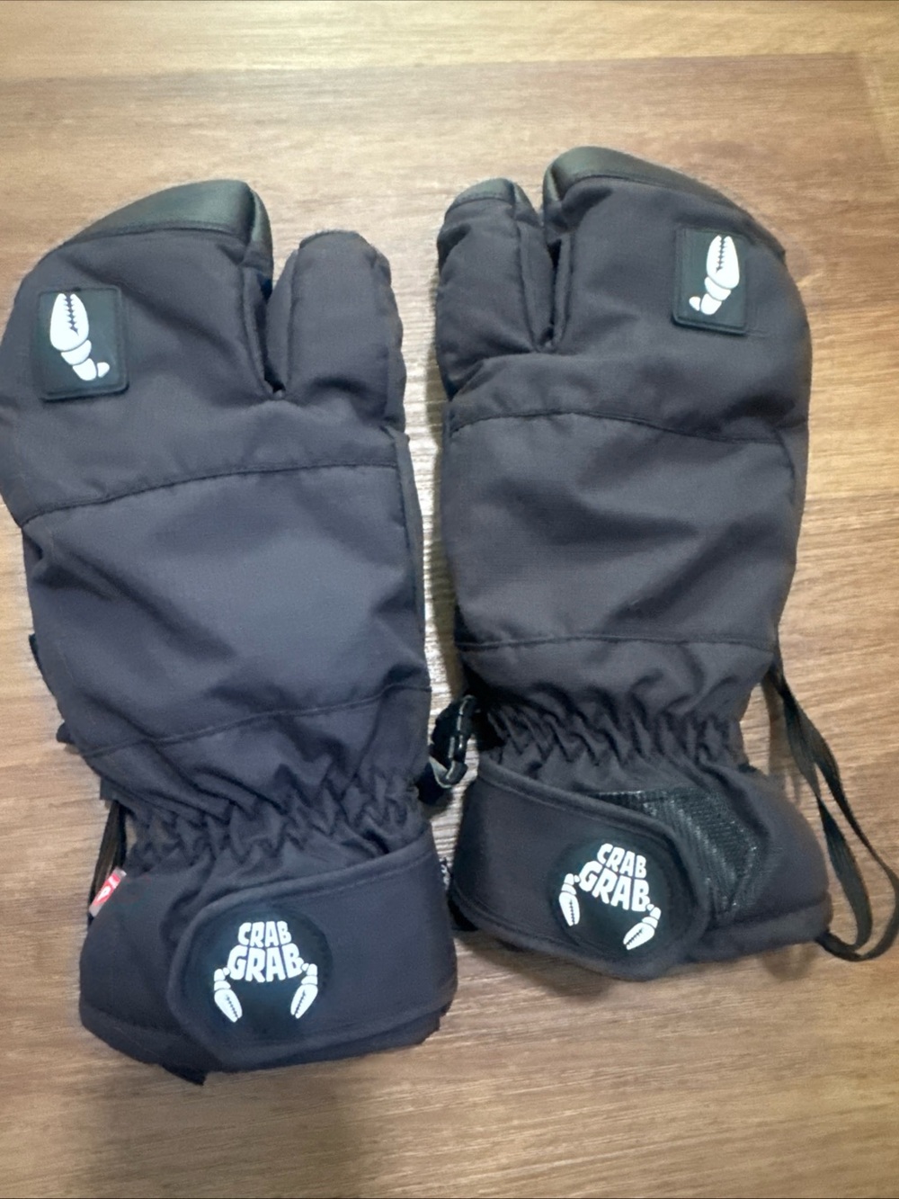 Crab Grab Smuggler Insulated Mittens Black Medium Gloves